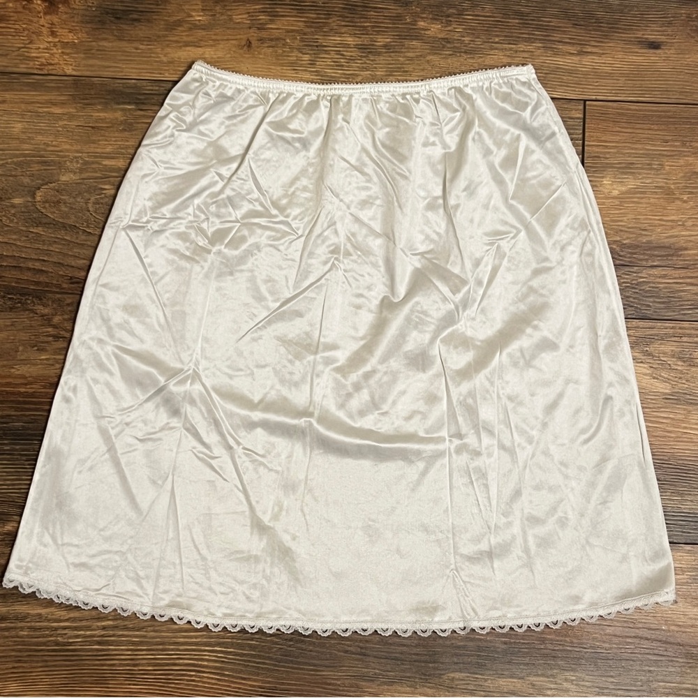 Vintage Warner’s Perfect Measure Half Slip with Lace Trim White Skirt Medium 19”